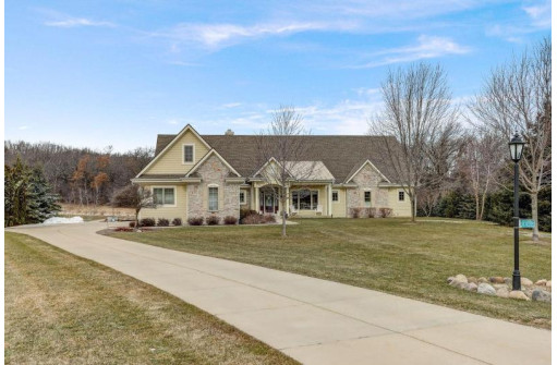 S90W32820 Granite Trail, Mukwonago, WI 53149