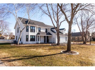 1483 Turnberry Circle Oconomowoc, WI 53066-4633