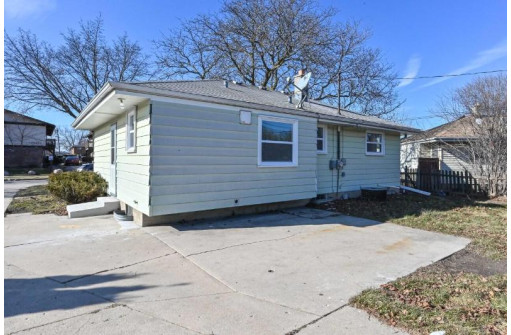 6720 North 75th Street, Milwaukee, WI 53223-5608