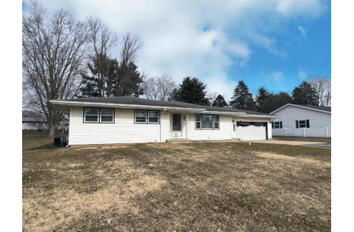 W7084 County Road B, Lake Mills, WI 53551-9658