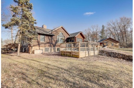 2031 North Oakwoods Court, Oconomowoc, WI 53066