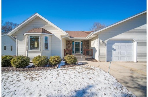 2014 Hilltop Drive, West Bend, WI 53095-2958