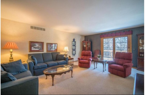 2014 Hilltop Drive, West Bend, WI 53095-2958