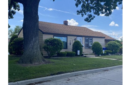 7601 Pershing Boulevard, Kenosha, WI 53142