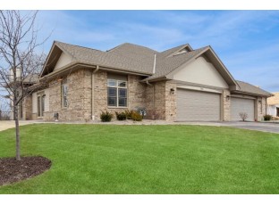 7560 West Tuckaway Pines Circle Franklin, WI 53132