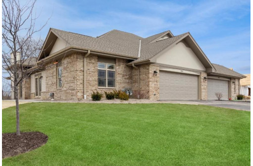 7560 West Tuckaway Pines Circle, Franklin, WI 53132