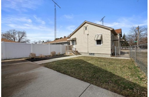 2501 31st Street, Kenosha, WI 53140-2176