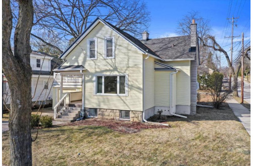 W65N699 St John Avenue, Cedarburg, WI 53012-1939