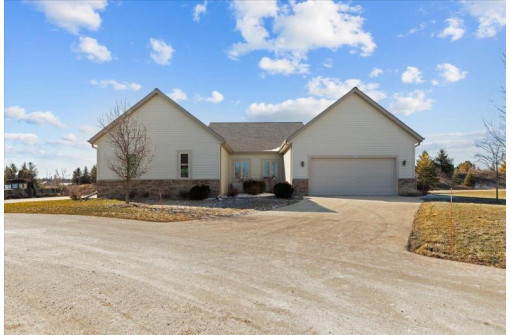 W206N16170 Stonebrook Drive 12, Jackson, WI 53037-8935