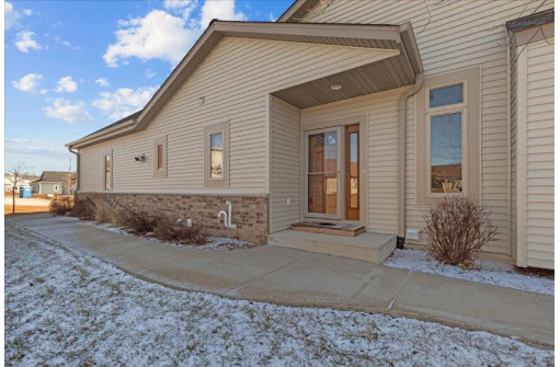 W206N16170 Stonebrook Drive 12, Jackson, WI 53037-8935