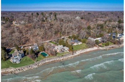 7152 North Beach Drive, Fox Point, WI 53217-3658