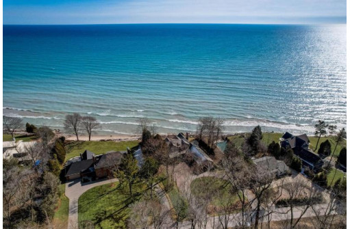 7152 North Beach Drive, Fox Point, WI 53217-3658