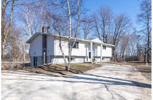 5450 Sunset Drive, Kewaskum, WI 53040-9448