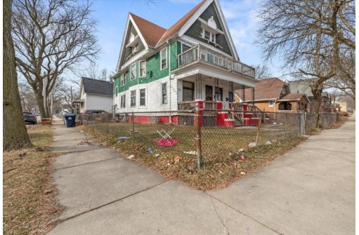 3251 North 11th Street 3253, Milwaukee, WI 53206-2828