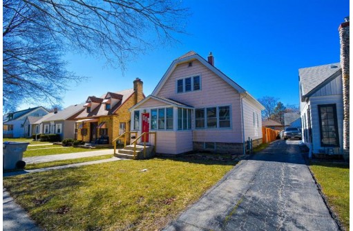 4935 North 19th Street, Milwaukee, WI 53209