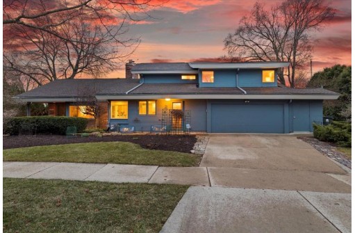 2535 East Lake Bluff Boulevard, Shorewood, WI 53211