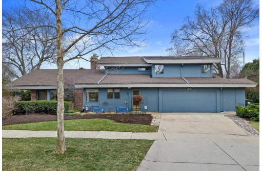 2535 East Lake Bluff Boulevard, Shorewood, WI 53211