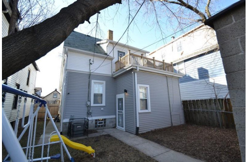 516 East Locust Street, Milwaukee, WI 53212-2528