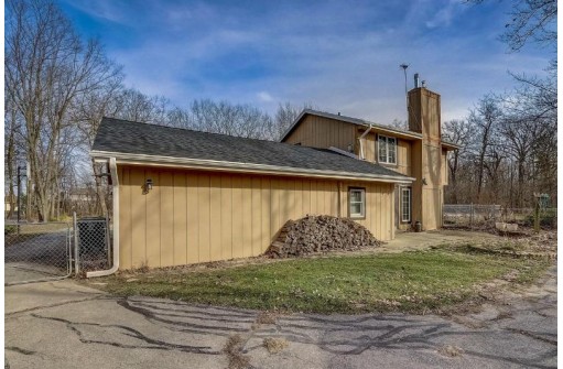 7240 West Wind Lake Road, Waterford, WI 53185-2128