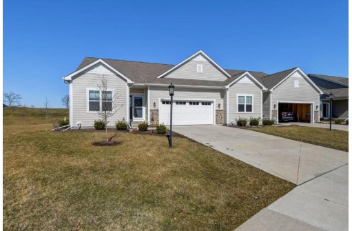 7926 West Park Circle Way South, Franklin, WI 53132