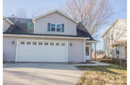 2535 Deerfield Drive, West Bend, WI 53090-2850