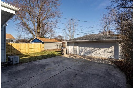 3712 West Kiley Avenue, Milwaukee, WI 53209