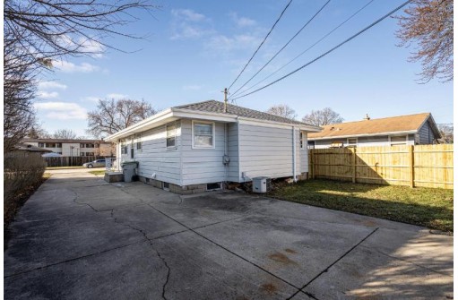 3712 West Kiley Avenue, Milwaukee, WI 53209