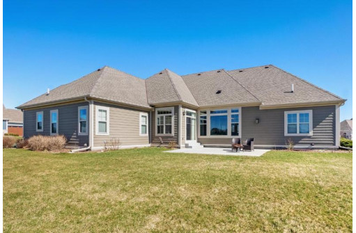 1671 Whistling Hill Circle, Hartland, WI 53029-2012