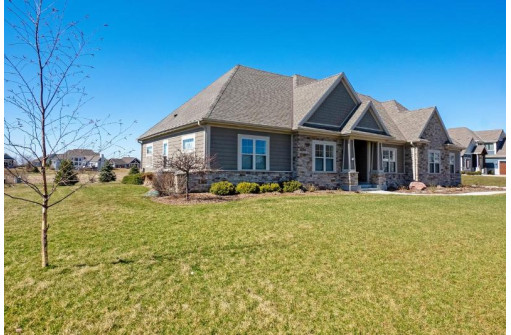 1671 Whistling Hill Circle, Hartland, WI 53029-2012