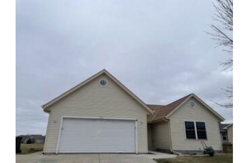 1071 Huron Way, Hartford, WI 53027-2584