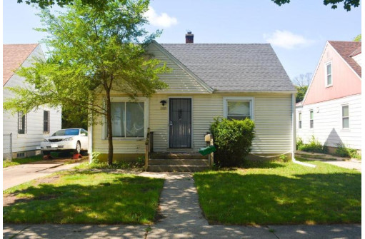 5637 North 40th Street, Milwaukee, WI 53209-3905