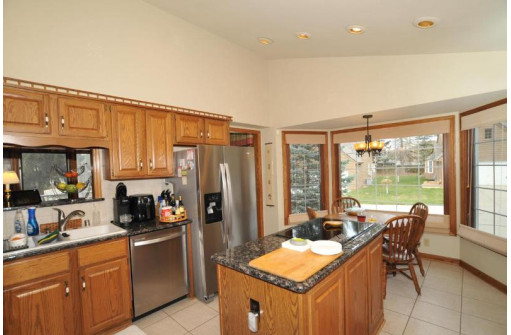 3845 South Oakridge Court, Greenfield, WI 53228-1367