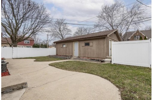 7330 West Silver Spring Drive 7332, Milwaukee, WI 53218-2849