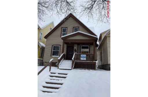 3224 North 24th Place, Milwaukee, WI 53206-1211