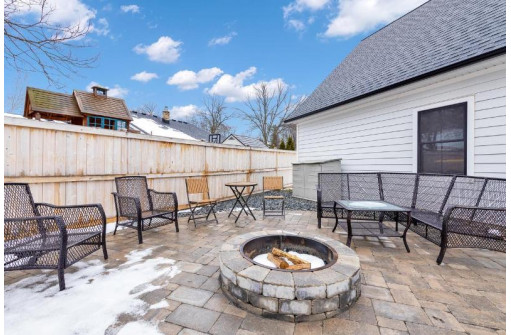 W53N565 Highland Drive, Cedarburg, WI 53012-2139