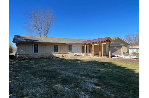 5221 Little Cedar Lane, West Bend, WI 53095-8771