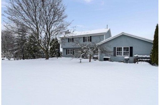 1340 Pioneer Trail, Waukesha, WI 53186-5491