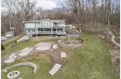 N40W27953 Glacier Road, Pewaukee, WI 53072