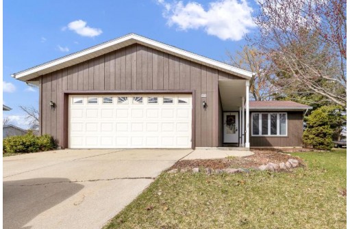 925 Wheelock Drive, Hartford, WI 53027