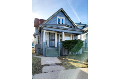 3321 North 10th Street, Milwaukee, WI 53206-2818