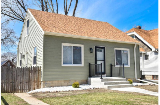 4555 North 39th Street, Milwaukee, WI 53209-5803