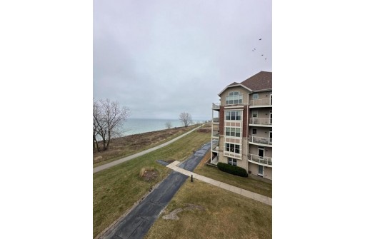 4120 South Lake Drive 367, Milwaukee, WI 53235-5954