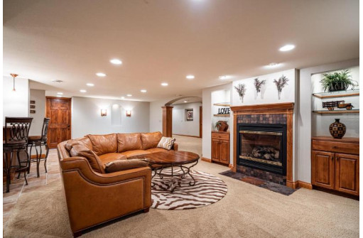 1810 East Bristlecone Drive, Hartland, WI 53029-8657