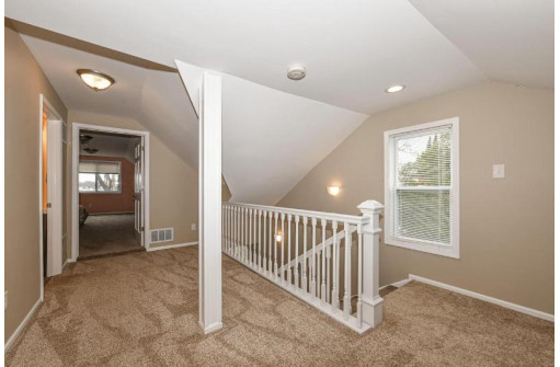 W302S10120 Lakeview Drive, Mukwonago, WI 53149-9131