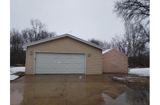 N1446 Coolidge Road, Oconomowoc, WI 53066-9533