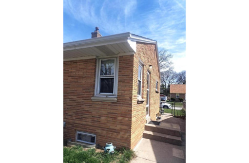 4319 South Logan Avenue, Milwaukee, WI 53207-5246