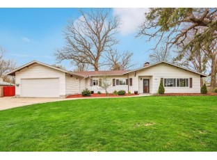 5203 South La Salle Drive New Berlin, WI 53151-8235