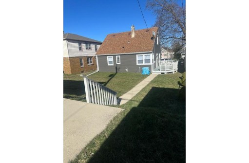 3851 North 60th Street, Milwaukee, WI 53216-2132