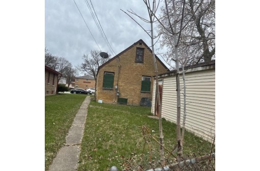 4108 West Hampton Avenue, Milwaukee, WI 53209-5233