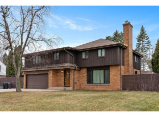 7049 North Fairchild Circle Fox Point, WI 53217